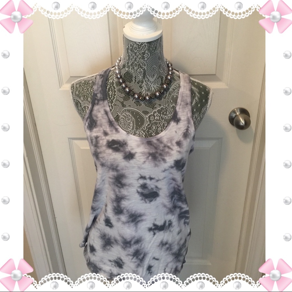 🦋Just Listed🦋 Grey & White Tie Dye Tank Top